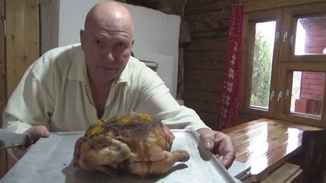 Курочка  -гриль, под черничным соусом, в духовом шкафу шведской печки. Просто пальчики оближешь.