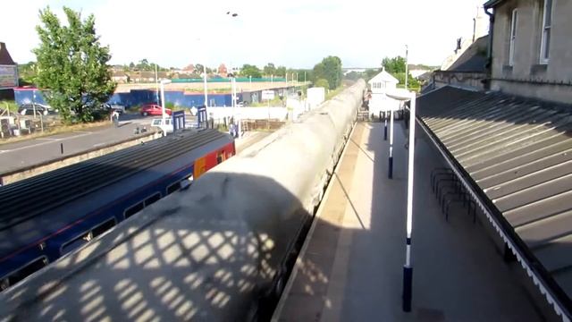 66621 flies through Worksop station смотреть онлайн