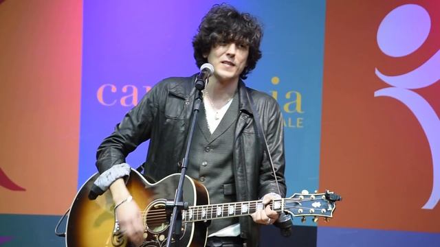 Ermal Meta - Piccola Anima (live al centro commerciale Campania) смотреть онлайн