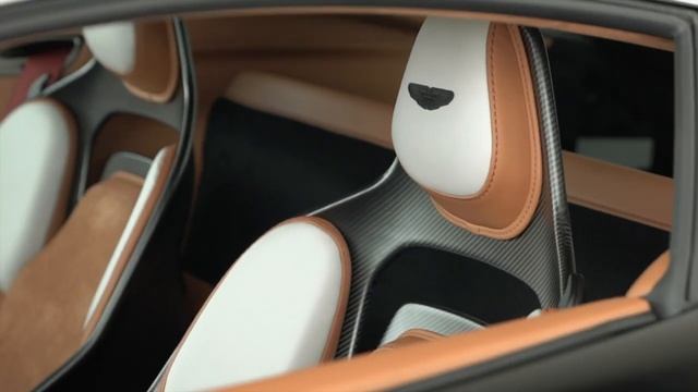 Jet Black Satin On Oxford Tan /Light Argento Metallic 2023 Aston Martin Vantage V12 Coupe смотреть онлайн