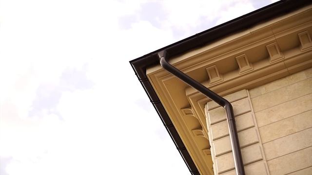 Крутая крыша и водосточная система. смотреть онлайн