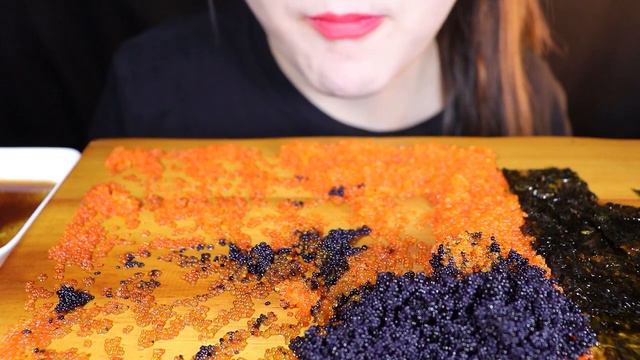 ASMR "날치알 PARTY 🎉" 우득드우득 톡톡톡! BLACK TOBIKO+ORANGE TOBIKO EGGS ASMR MUKBANG EATING SOUND 🎧 смотреть онлайн