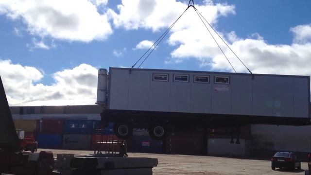 Выгрузка котельной на шасси (передвижного типа), мощностью 2 МВт в порту г. Нарьян-Мар смотреть онлайн