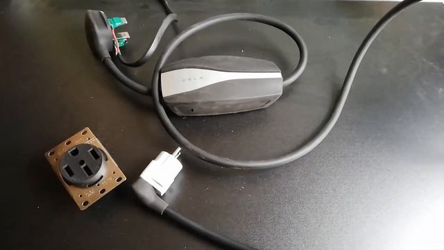 Tesla Mobile Connector подключаем к розетке (евро) #Tesla #MobileConnector #ЗарядкаTesla смотреть онлайн