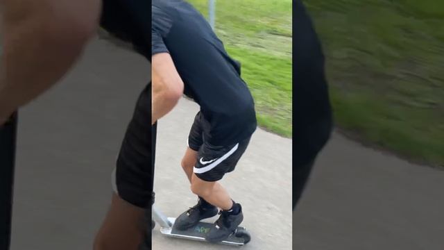 Barspin over the ledge ? #scooters #scooter #skatepark #viral смотреть онлайн