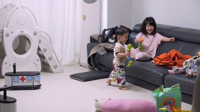 7살, 21개월 쌍둥이 삼남매 육아 외출준비 смотреть онлайн