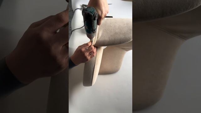 Процесс сборки стула «Гамлет 2.0» смотреть онлайн