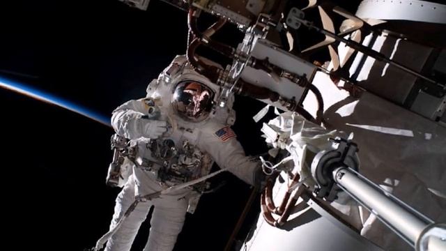 Астронавты NASA вышли в открытый космос с МКС для проведения монтажных работ смотреть онлайн