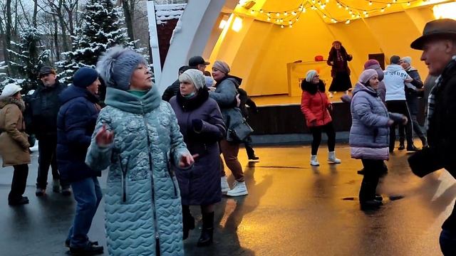 НРАВИТСЯ МНЕ!???/ТАНЦЫ В ПАРКЕ ГОРЬКОГО ХАРЬКОВ ФЕВРАЛЬ 2022 смотреть онлайн