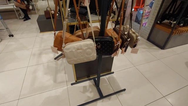 Магазин пироженных и магазин "INNO" смотреть онлайн