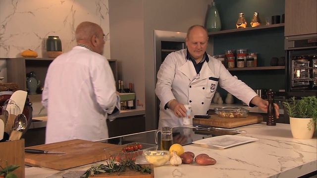 Lekker genieten met Keurslager - Gebraden kip met parmaham en aardappeltjes uit de oven смотреть онлайн