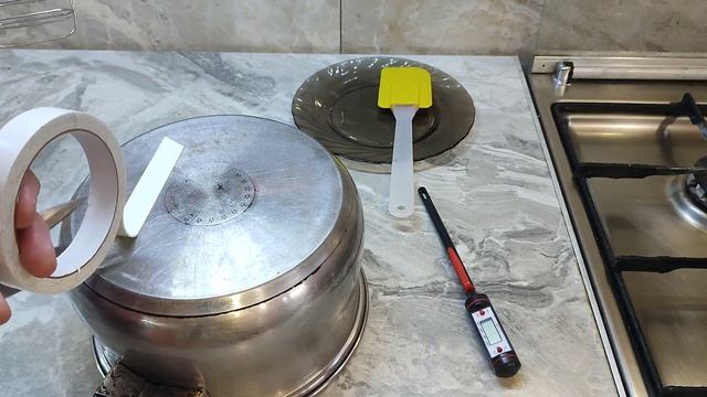 СОВЕТ. КАК ВЗБИВАТЬ МИКСЕРОМ И ИМЕТЬ СВОБОДНЫЕ РУКИ. ВЗБИВАЮ БЕЛКОВЫЙ КРЕМ ПРОСТЫМ МИКСЕРОМ смотреть онлайн