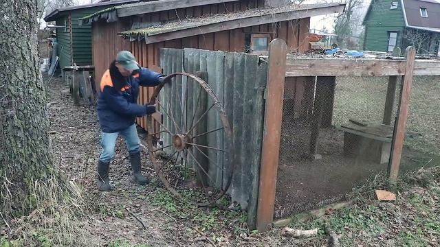 Нашу пасеку раздолбали птицы , а вокруг деревни бродят медведи ! смотреть онлайн