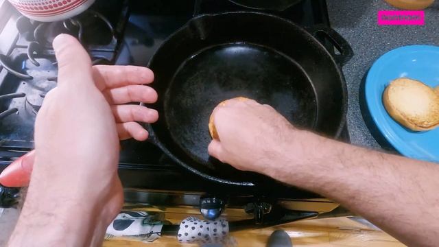 Juicy DOUBLE Alfredo Burger Recipe ! смотреть онлайн