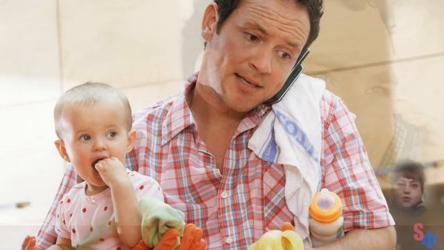 НЕВЕСТКА полностью ПОДМЯЛА сына под себя. Она КАРЬЕРУ строит, а он пошёл в ДЕКРЕТ.