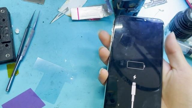 Sửa iphone X lỗi 2 camera trước sau do thay pin siết sai ốc, AE lưu ý bắt chuẩn ốc khi thay pin nhé смотреть онлайн