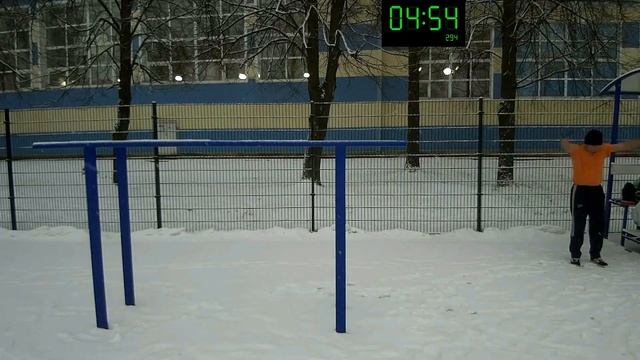 36 подтягиваний+42 отжимания на брусьях+10 подтягиваний за 9.41.= челлендж Семенихина из 3х сетов смотреть онлайн