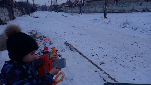 NERF Zombie Strike Scavenger. Обзор бластера нерф Выживший. смотреть онлайн