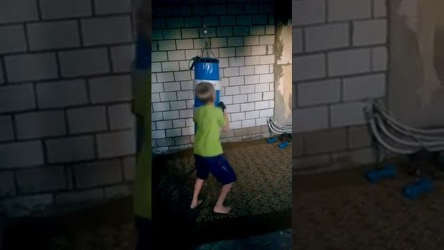ТРЕНАЖЕР ДЛЯ БОКСА смотреть онлайн