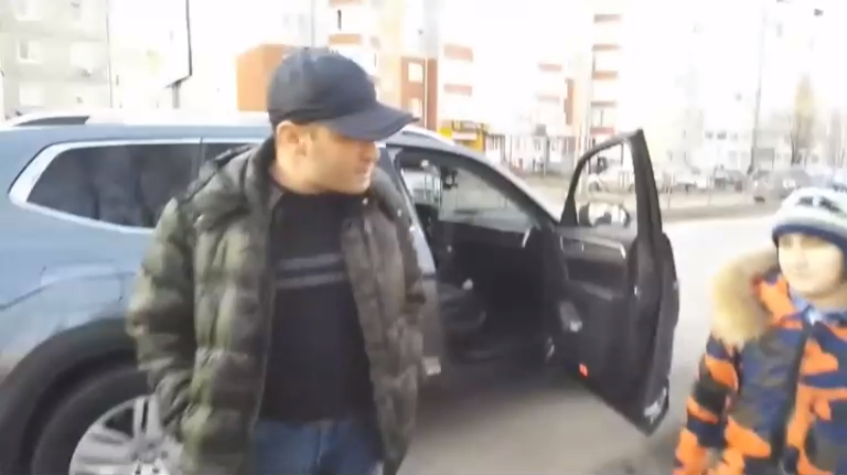 Быдло учит ребенка самоуправству смотреть онлайн