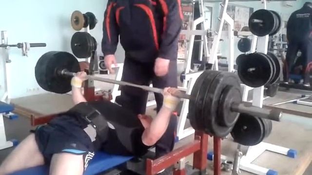 Степан Сагиров Жим лежа 150х6 смотреть онлайн