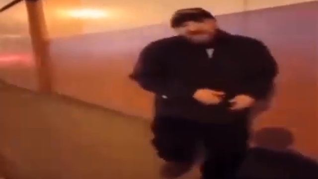 Бомж танцует под фонк смотреть онлайн