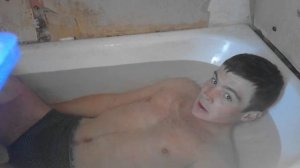 В Холодной ванне нахожусь, 16 минут в холодной ванне