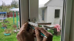 Установка регулятора открытия на пластиковые окна