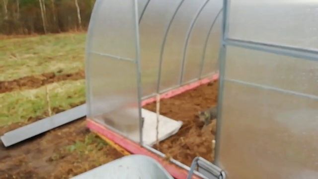 S02E3. Привезли теплицу, готовим грядки. смотреть онлайн