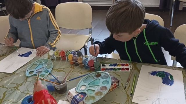 Мальчишки на рисование День Земли смотреть онлайн