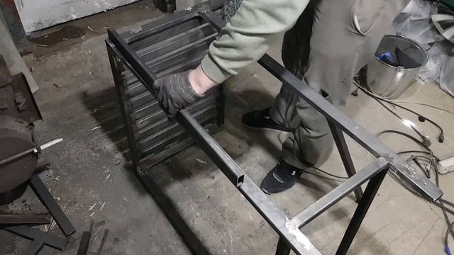 Как сделать сварочный стол в гараж. СБОРКА. How to make a welding table in a garage. ASSEMBLY. смотреть онлайн
