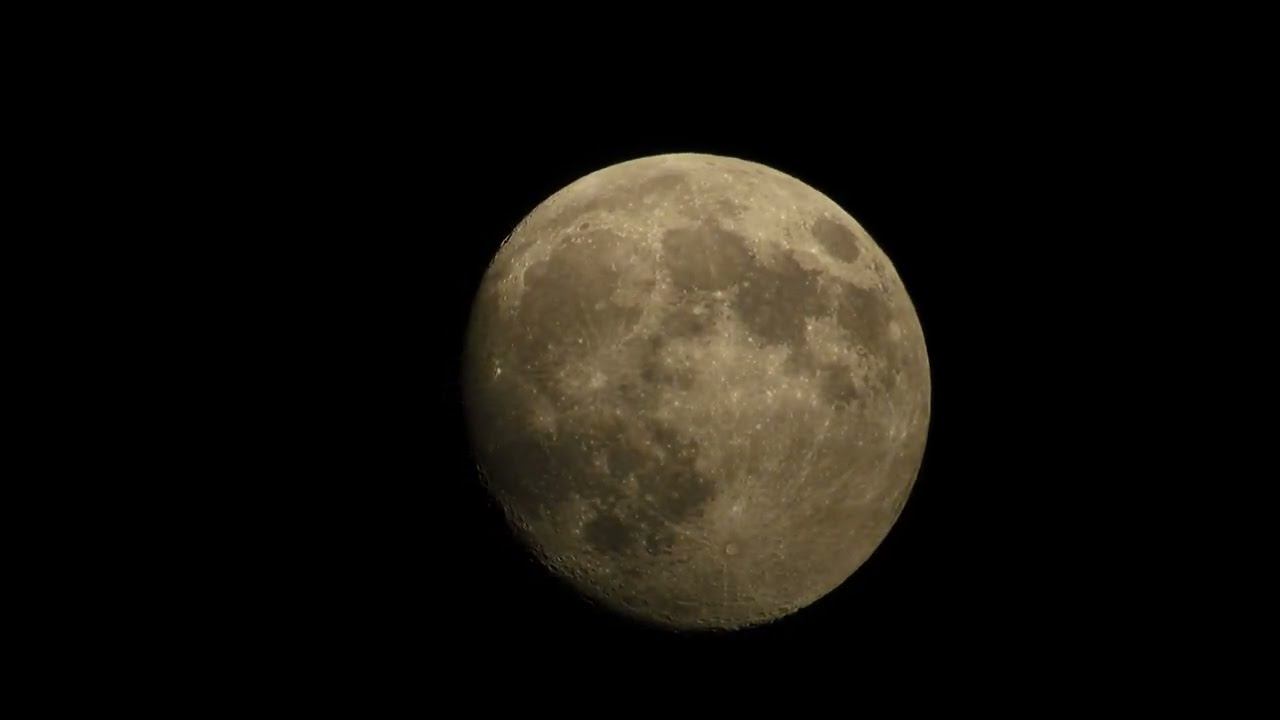 снимаем на Nikon B700: облака и Луна смотреть онлайн