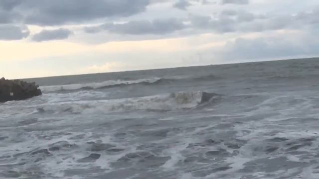 12 декабря 2018 года Чёрное море Кабардинка Геленджик море выкидывает большегрузы корабли на берёг смотреть онлайн