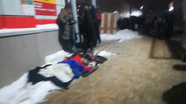 Пока одни гибнут в окопах, командир роты полиции майор в Москве разводит криминал. смотреть онлайн