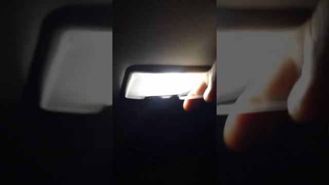 Замена лампочки в Chevrolet TrailBlazer 2 в среднем и заднем плафоне. смотреть онлайн
