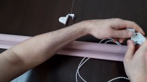 Как собрать и установить на окно рулонную штору