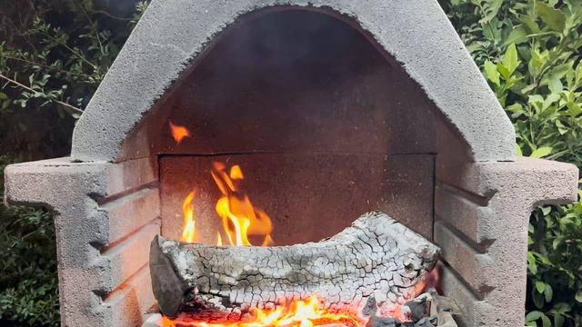 4K Fireplace Настоящий костёр с треском дров в печи на природе для уютной атмосферы смотреть онлайн