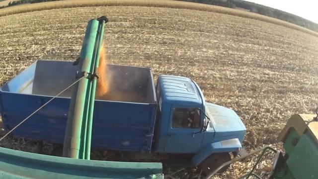 Первый день уборки кукурузы. ДОН-1500Б + КМД-6 , ГАЗ-3307, МТЗ-50 + ПКУ-0.8. смотреть онлайн