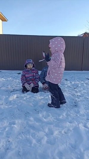 Поспорили с мелкой, как думаете кто выйграл? #shorts #dhortsvideo #юмор #жиза #вайны