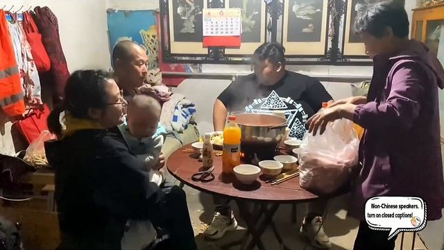 带5斤肥牛回家探亲，火锅涮牛肉吃到饱，猴哥和岳父小酒喝美了！【胖猴仔】 смотреть онлайн