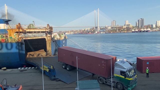 Владивосток. Железнодорожный и морской вокзалы. смотреть онлайн