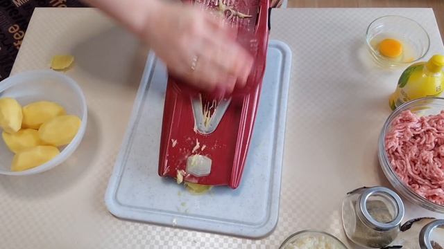 Фарш+картофель= 2 разных блюда:котлеты фаршированные картофелем и дранники смотреть онлайн