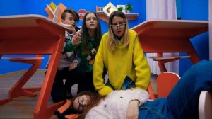 СРОЧНО ВРАЧА!!! МАША УПАЛА В ОБМОРОК ПРЯМО НА УРОКЕ!!!