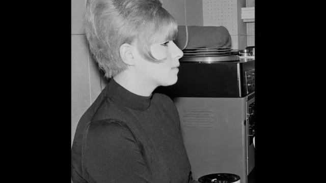 "I WANT YOU TO BE MY BABY" ELLIE GREENWICH UA 45- 50151 P. 1964 USA смотреть онлайн