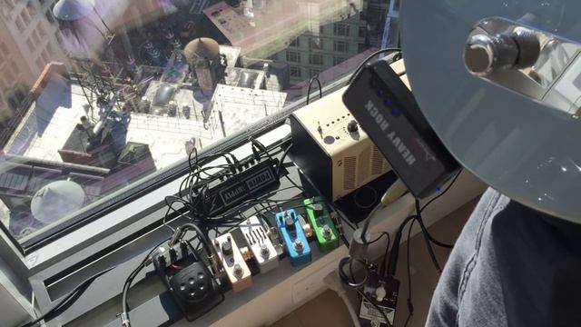 Mini Guitar Amp ★ FIRST LOOK ★ Review - Donner Heavy Rock Pocket Amplifier смотреть онлайн