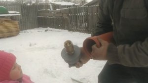 достать из скважины воду без электричества