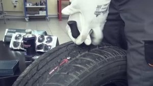 Ремонт прокола шины с помощью установки жгута.