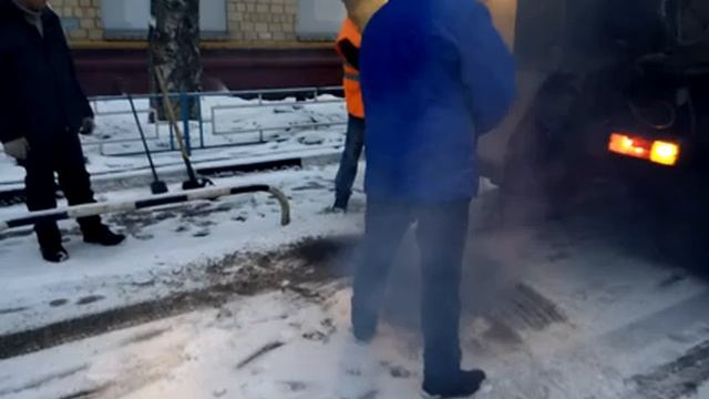 В России асфальт не кладут, а ложат!!!))) смотреть онлайн