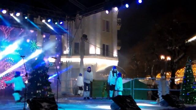 МОДНАЯ ЕЛКА В БРЕСТЕ! Праздник Приближается! смотреть онлайн