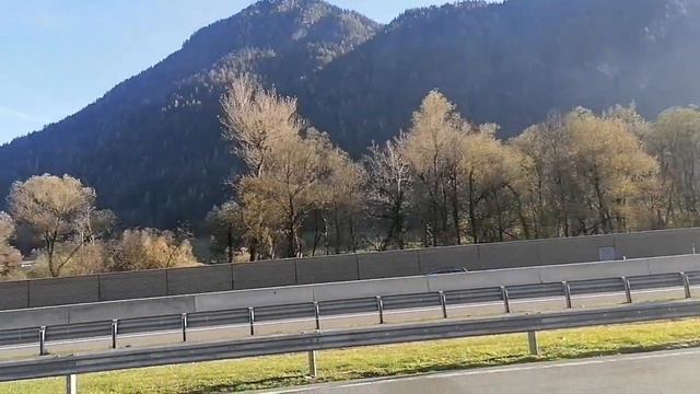 Вёз АДР груз, пробил колесо в Австрии. Откуда дешевле ВЫЗВАТЬ SOS. смотреть онлайн